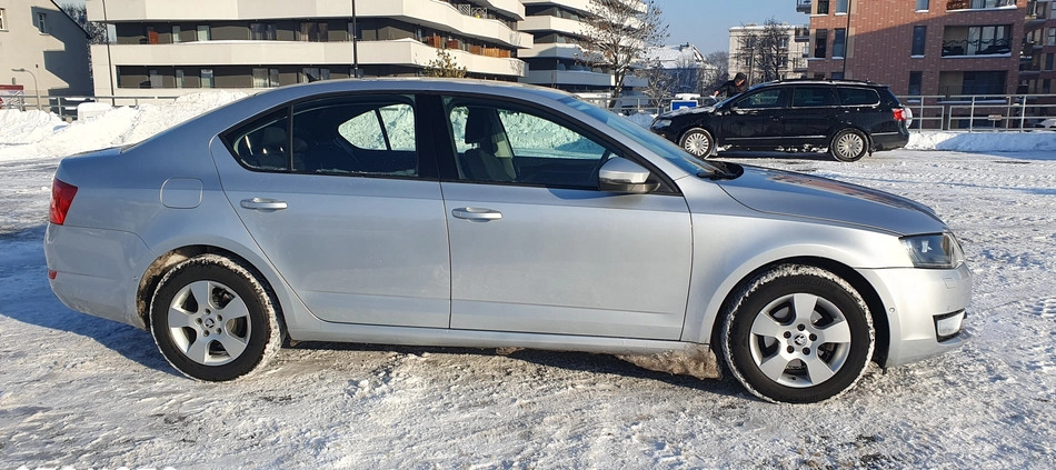 Skoda Octavia cena 33500 przebieg: 213000, rok produkcji 2015 z Gliwice małe 211